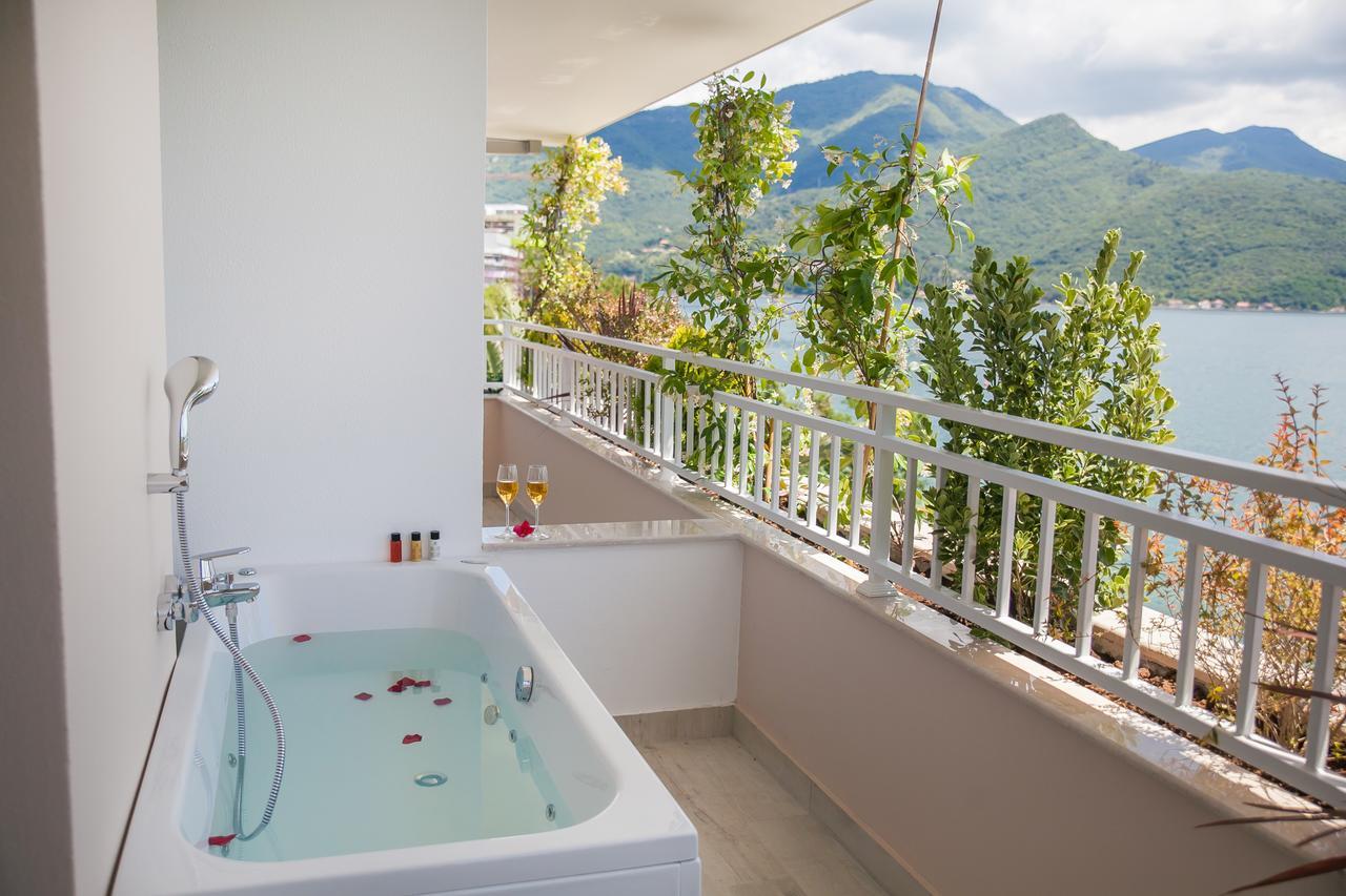 Junior Suite with Terrace and Sea View
