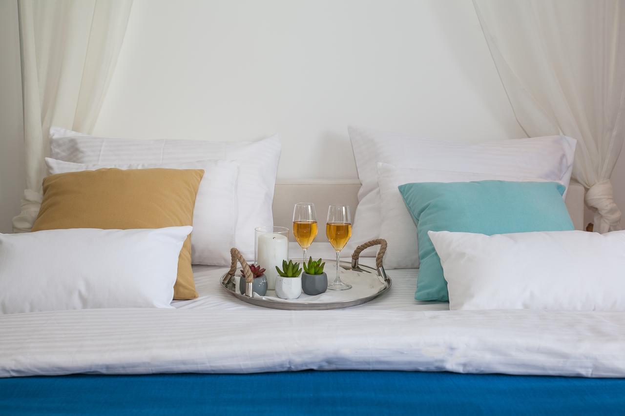 Chambre Double avec Balcon - Vue Latérale sur Mer