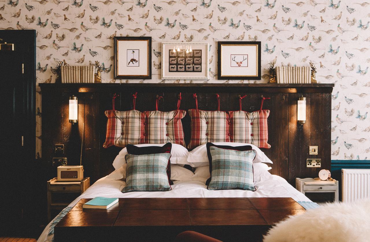 One-Bedroom Suite with Rolltop Bath