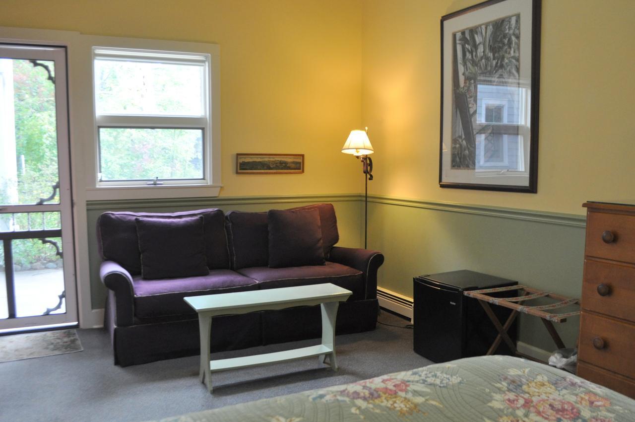 Quadruple Room with Private Bathroom