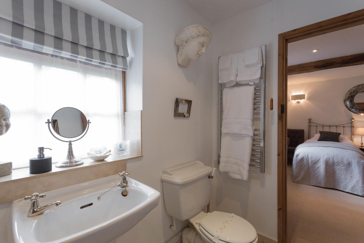 Twin Room with Shower