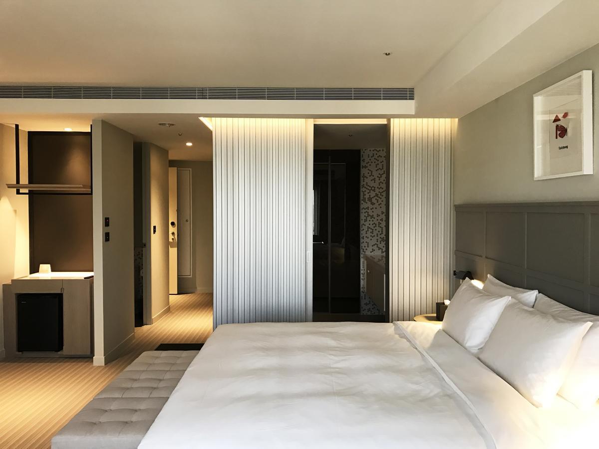 Executive Suite,527470560:JPEG