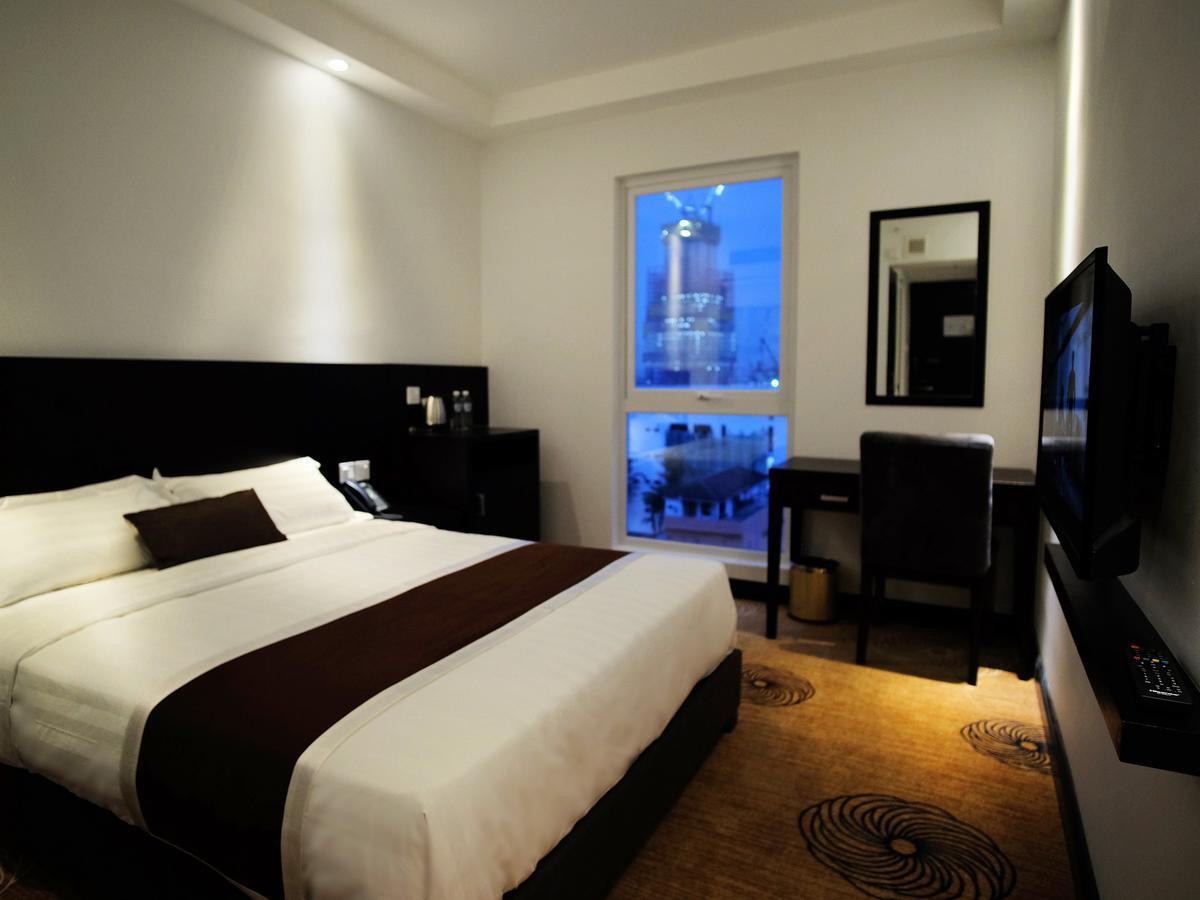 Superior Queen Room with City View