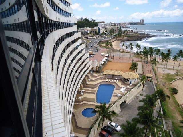 Apartamento com Vista Parcial para o Mar