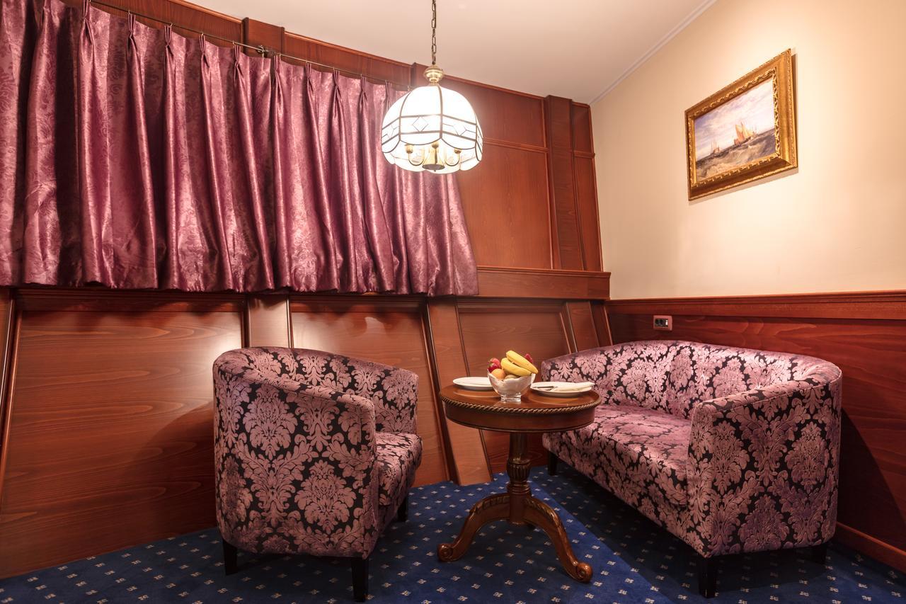 Deluxe Room,527812872:JPEG