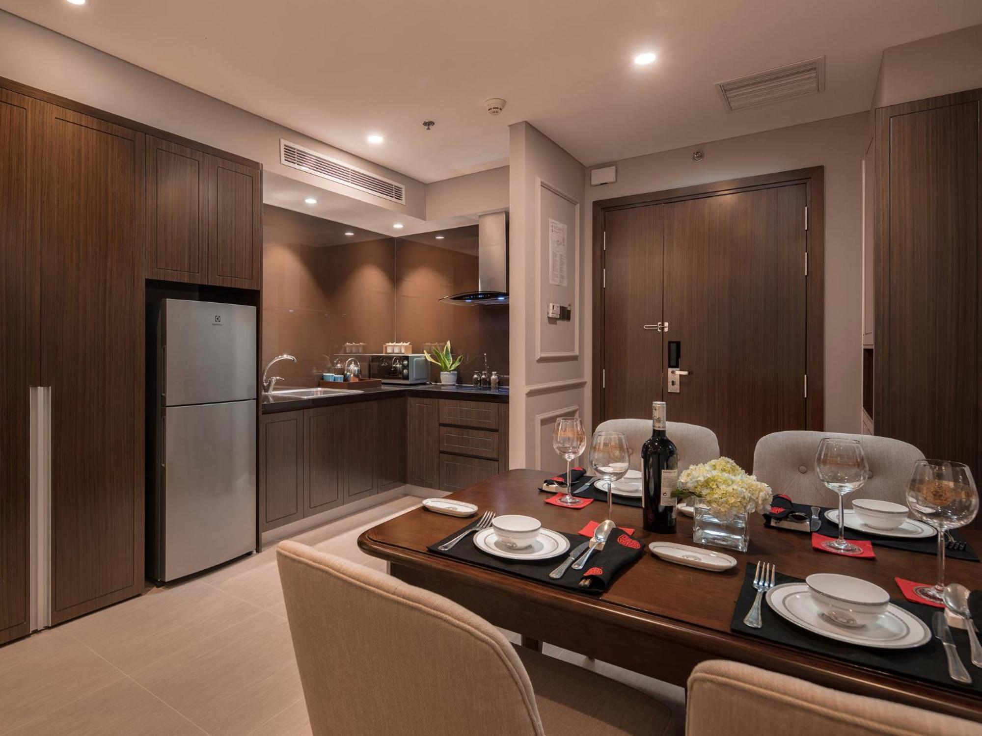 Peace One-Bedroom Suite with Balcony - City View