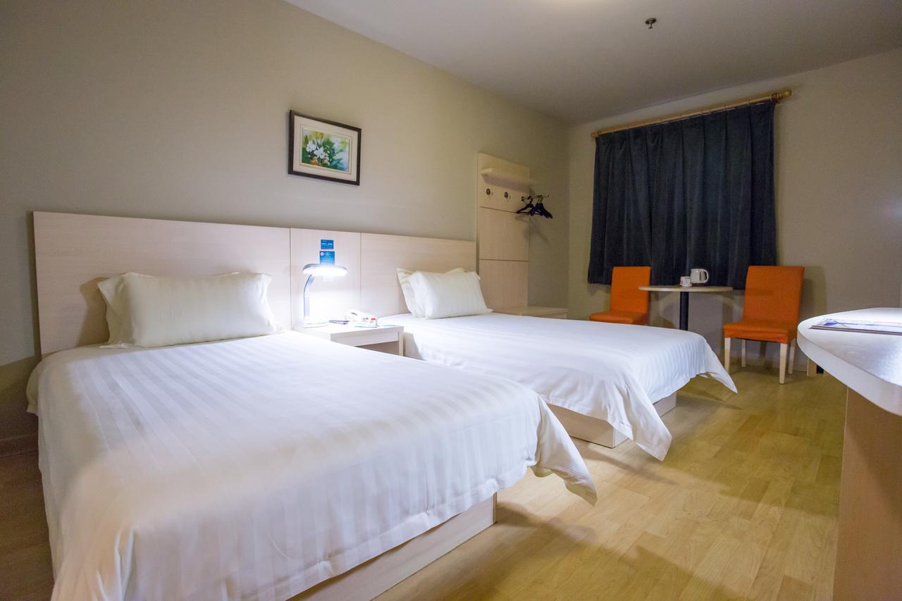 Twin Room B