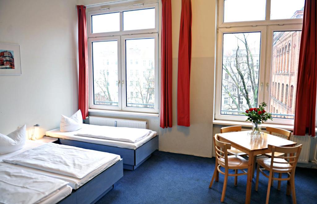 Quintuple Room