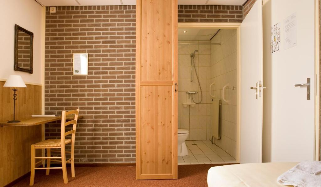 Single Room Private Bathroom