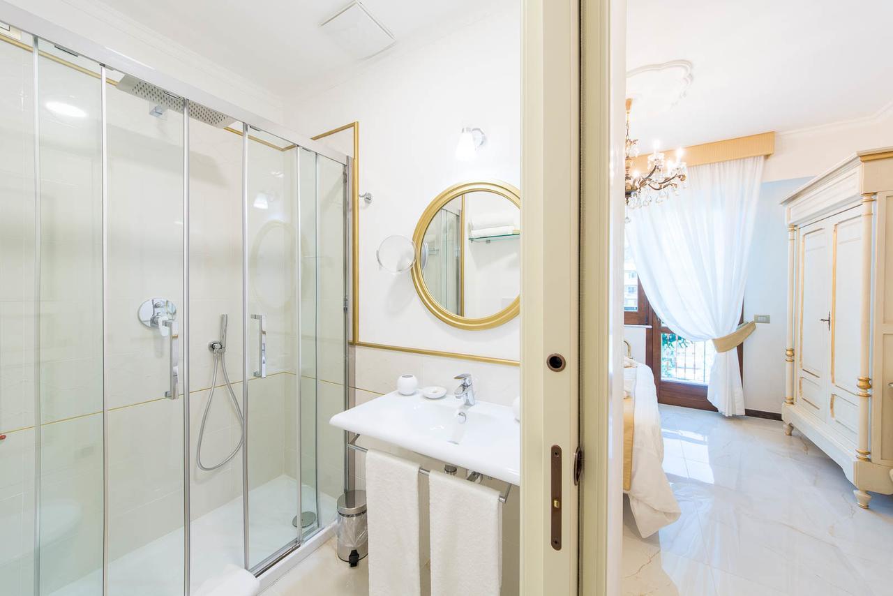 Double Room with Balcony and Sea View