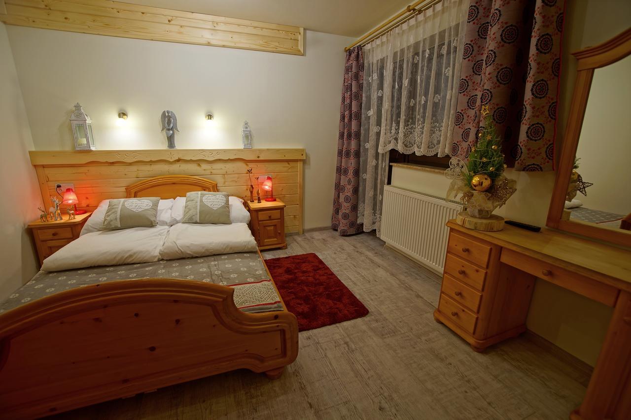 Szoba kétszemélyes ággyal