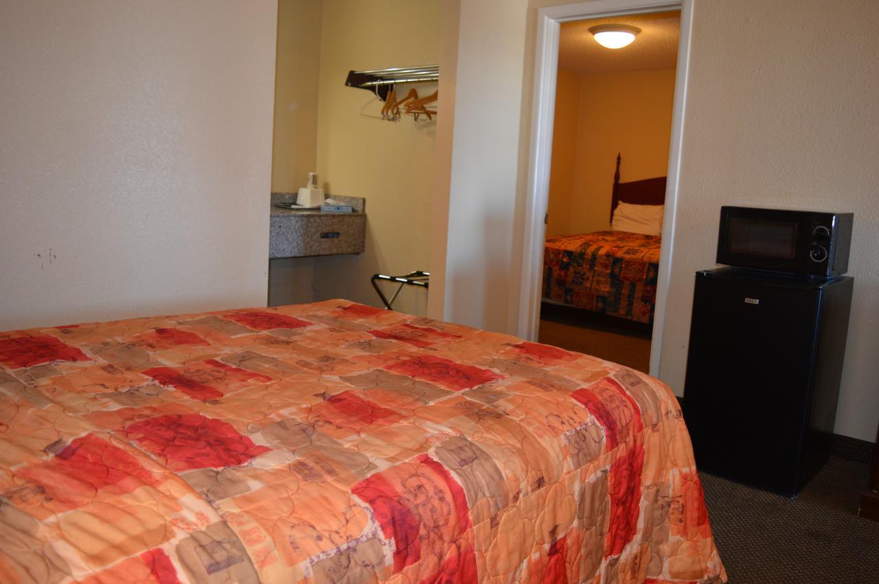 Suite with One King and Two Queen Beds - Non-Smoking