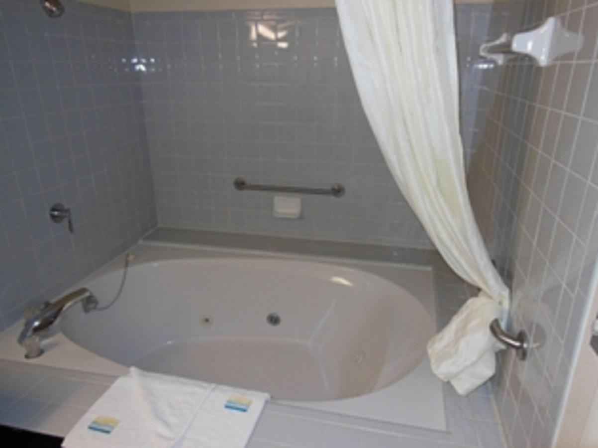 Queen Room with Two Queen Beds - Disability Access - Non-Smoking