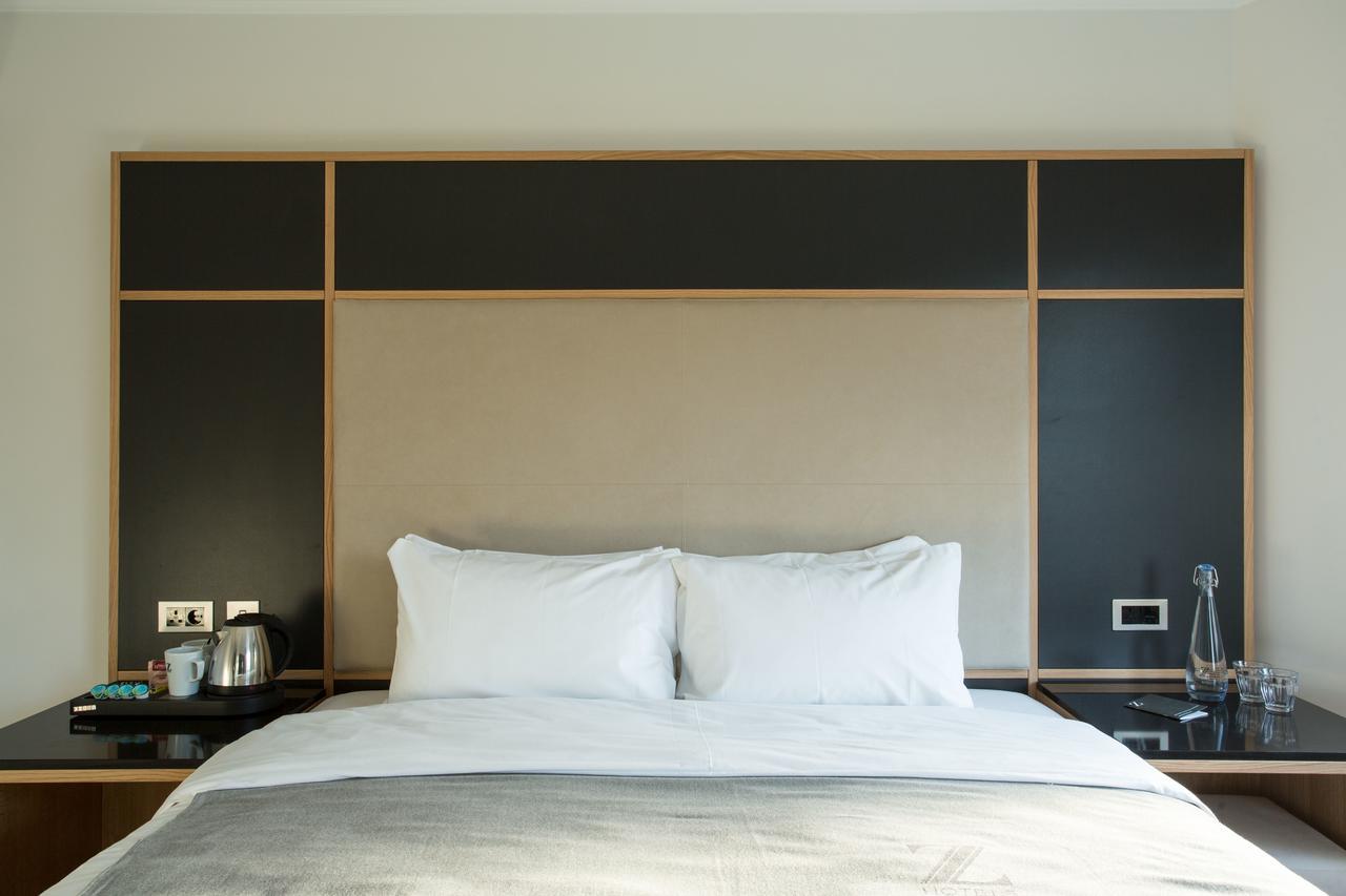 Club King Room