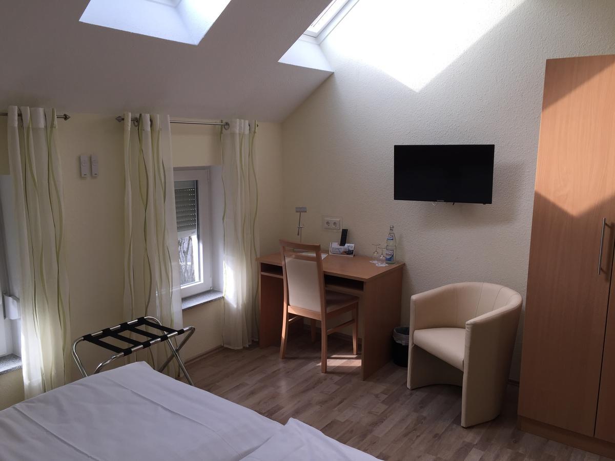 Doppel- oder Zweibettzimmer