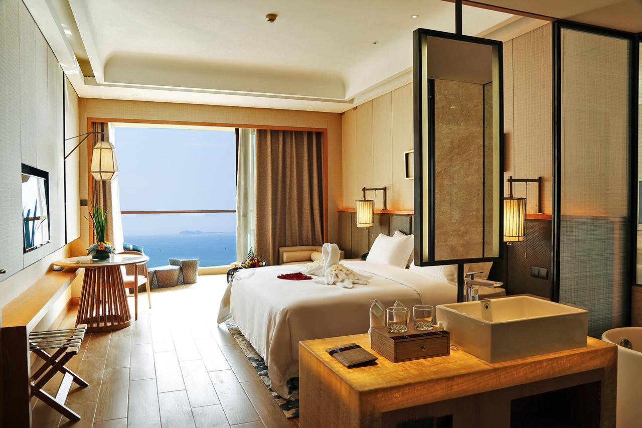 Peking Duck Package - 180 - Degree Panoramic Sea View Room (Buffet Breakfast for Two + One Portion of Peking Duck)