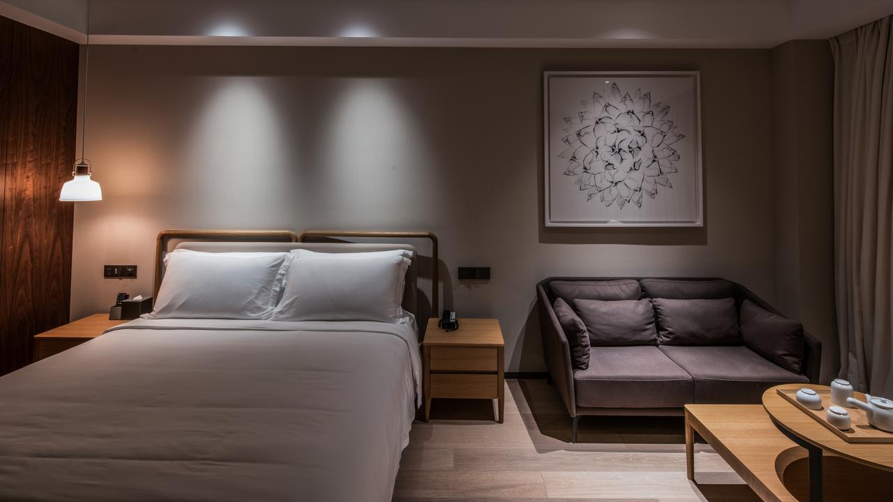 Deluxe King Room-Free MiniBar and Free daily afternoon tea