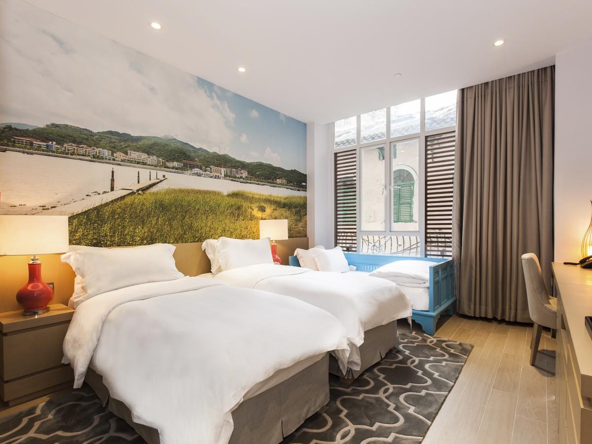 Standard Triple Single Room