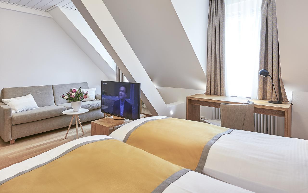 Standard Family Room,665307471:JPEG