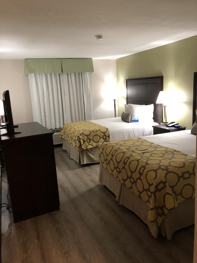 Queen Room with Two Queen Beds - Non-Smoking