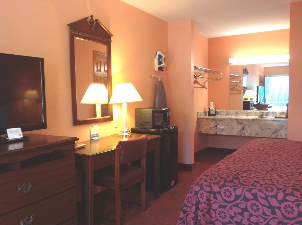 Double Room with Two Double Beds - Smoking