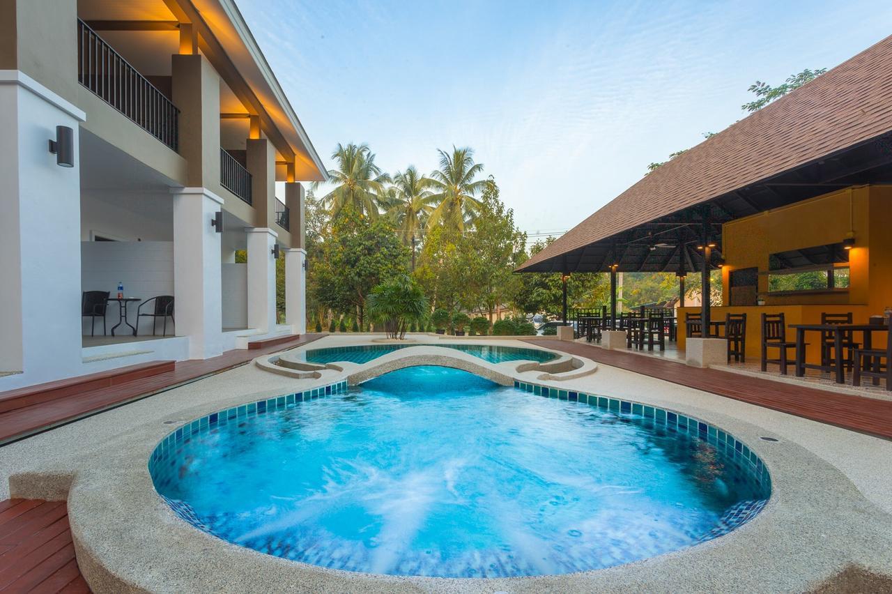 Deluxe Double Room with Pool View