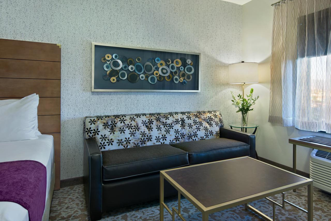 2 Queen Suite