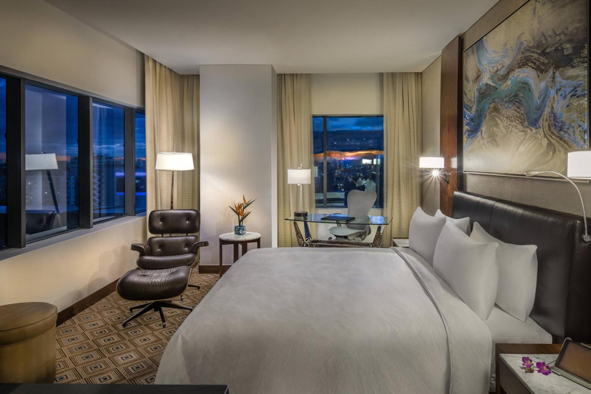 Deluxe Room,  1 King Bed,1274858566:JPEG