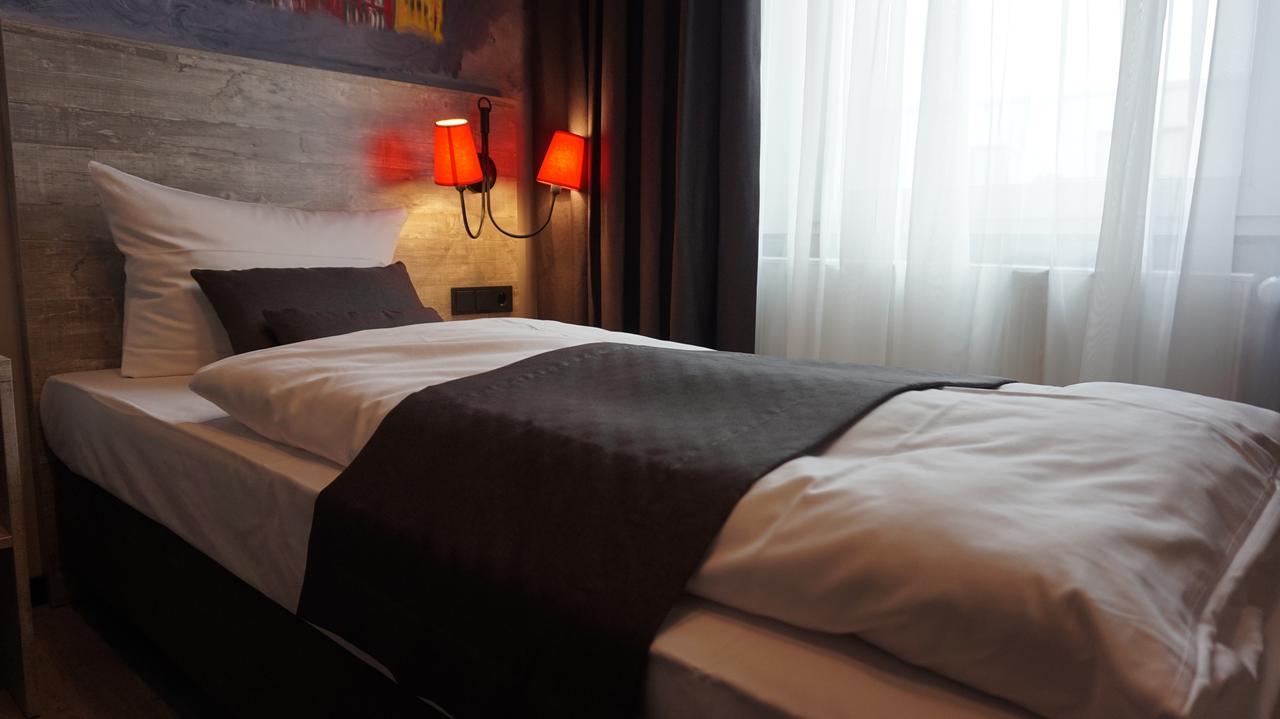 Single Room,543615705:JPEG