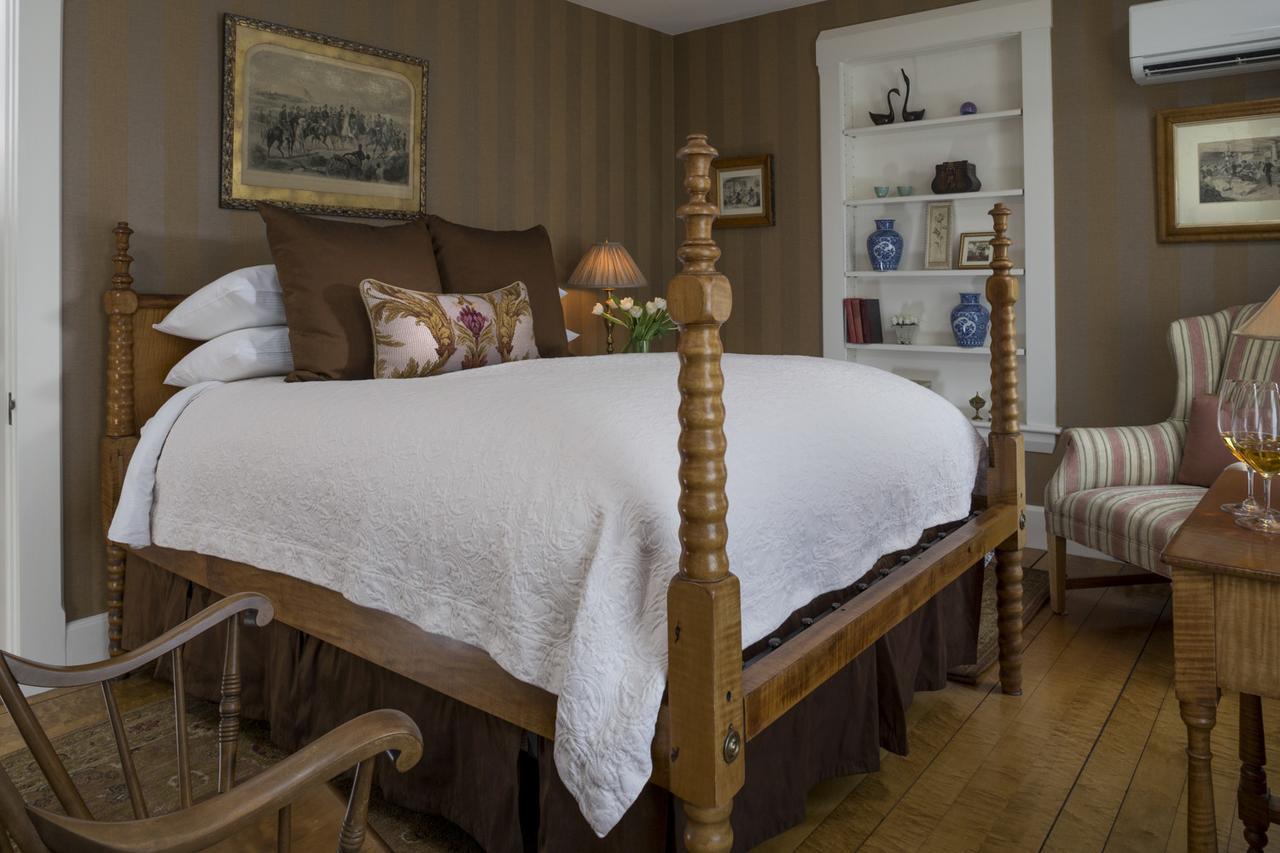Standard Queen Room