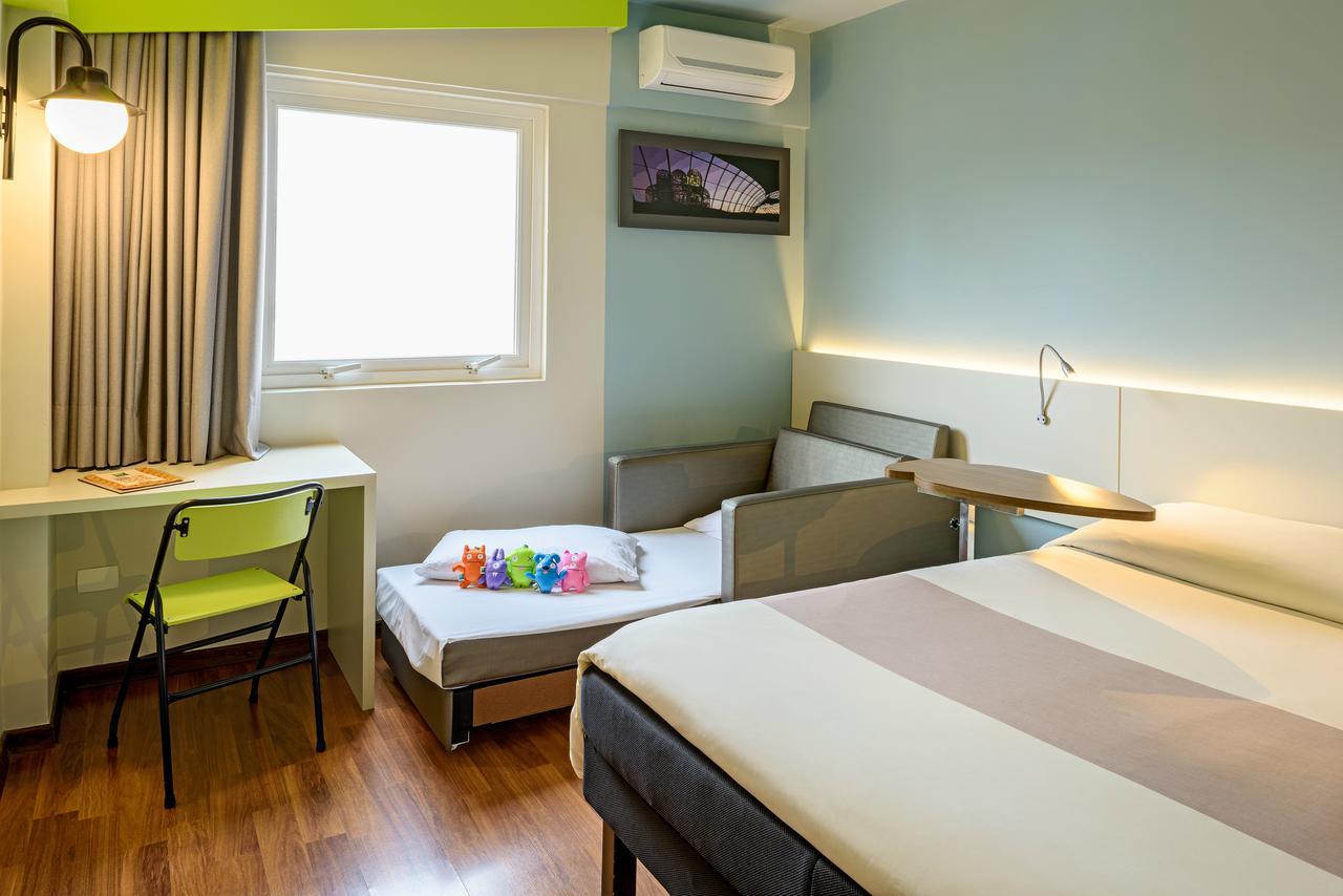Standard Room with One Double Bed and Sofa Bed