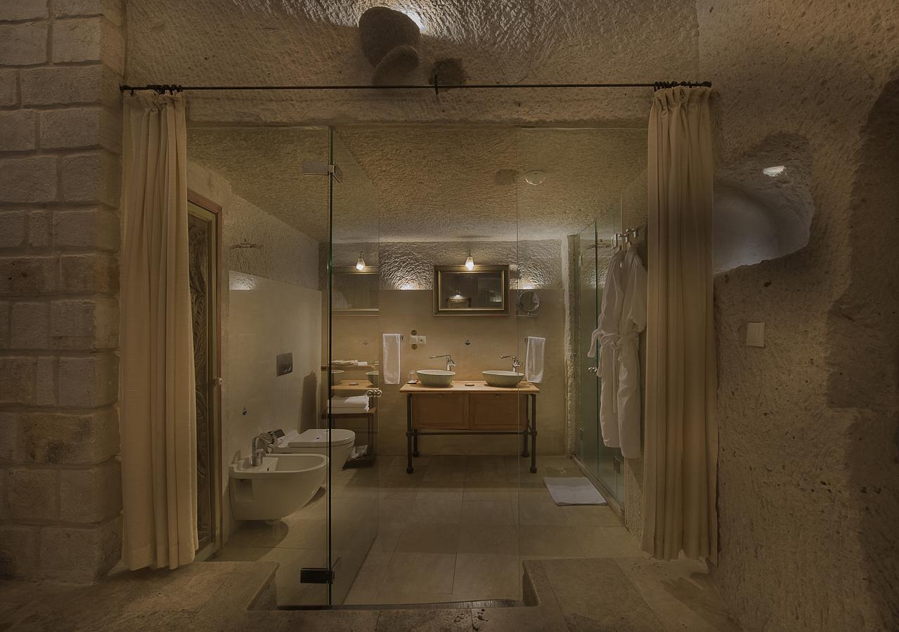 Presidential Cave Suite