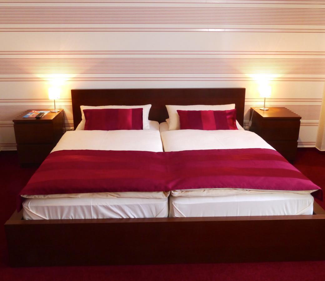Doppel- oder Zweibettzimmer