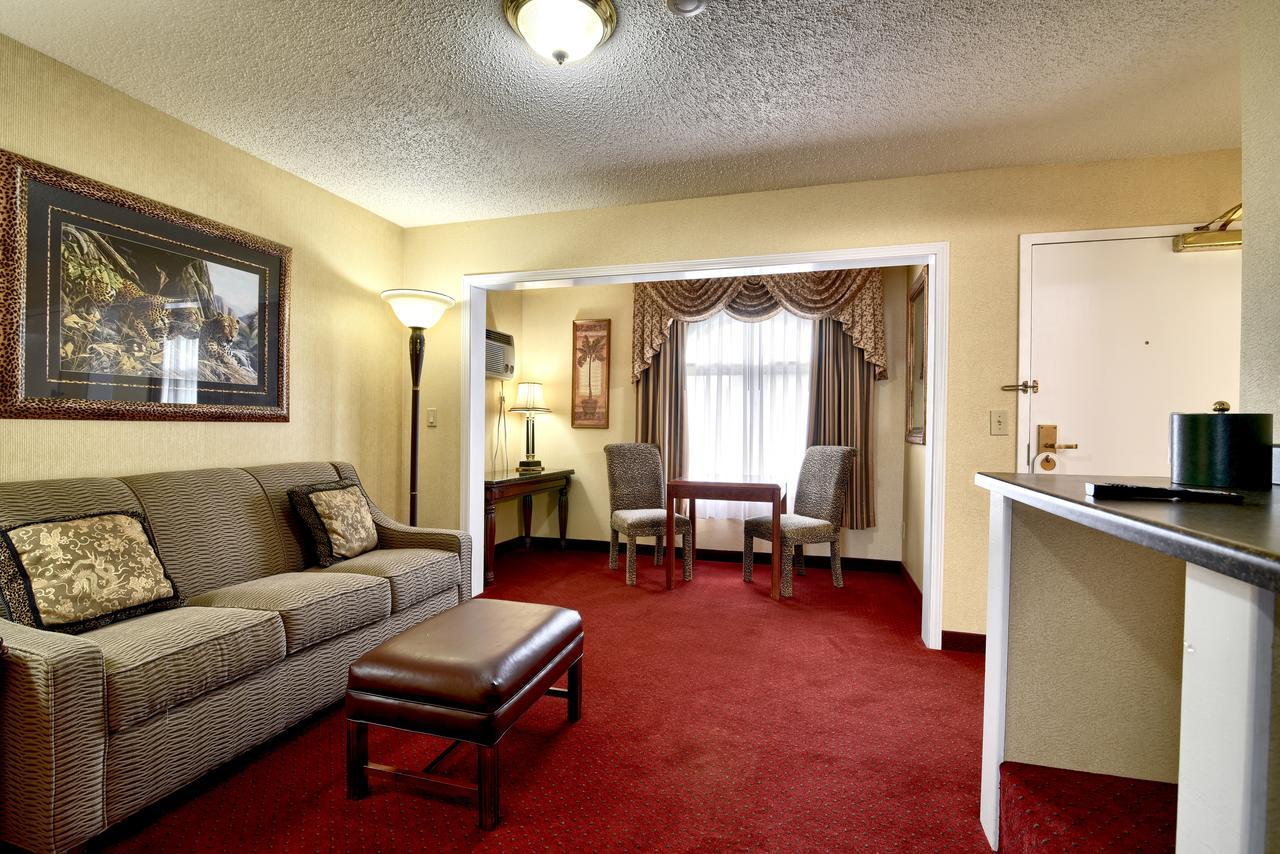 Double Suite with Lawn view