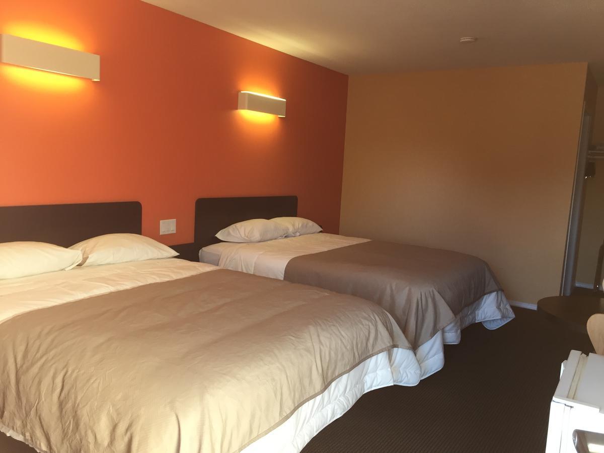 Deluxe Queen Room with Two Queen Beds - Non-Smoking