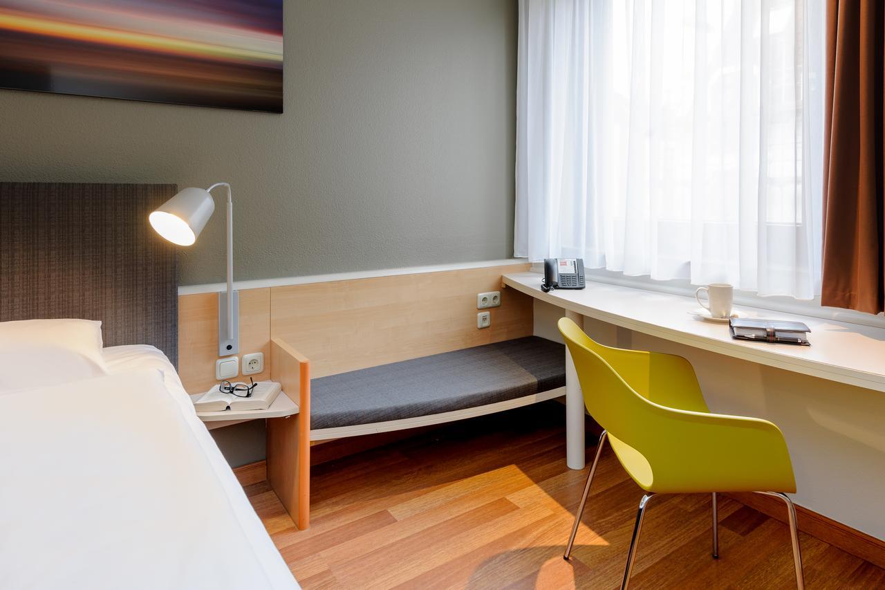 Standard Room with Two Single Beds
