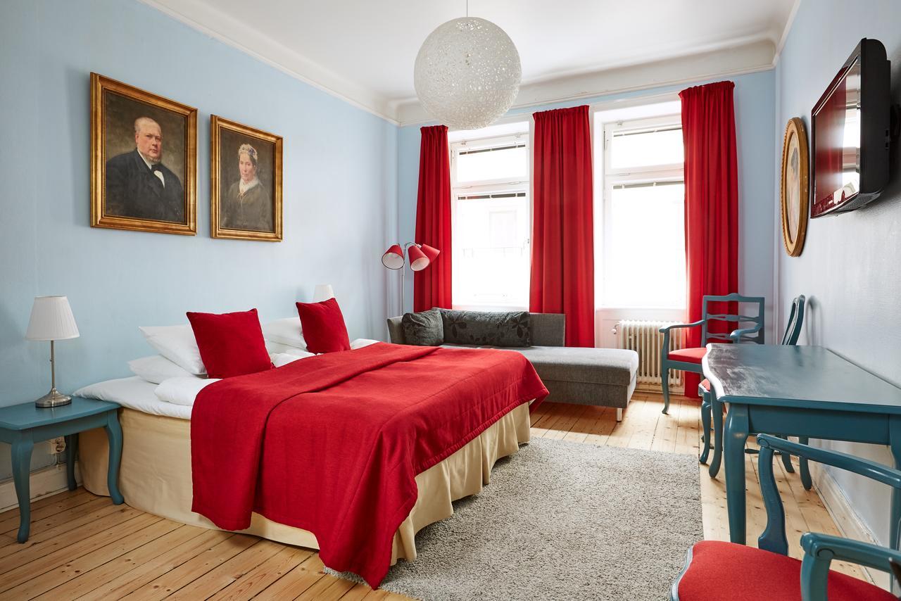 Triple Room with Shared Bathroom in Corridor