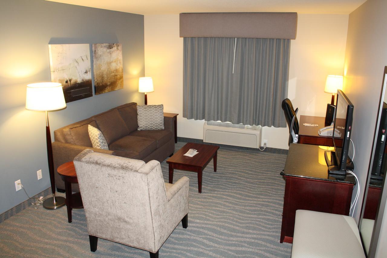 Suite with Two Queen Beds and Sofa Bed - Non-Smoking