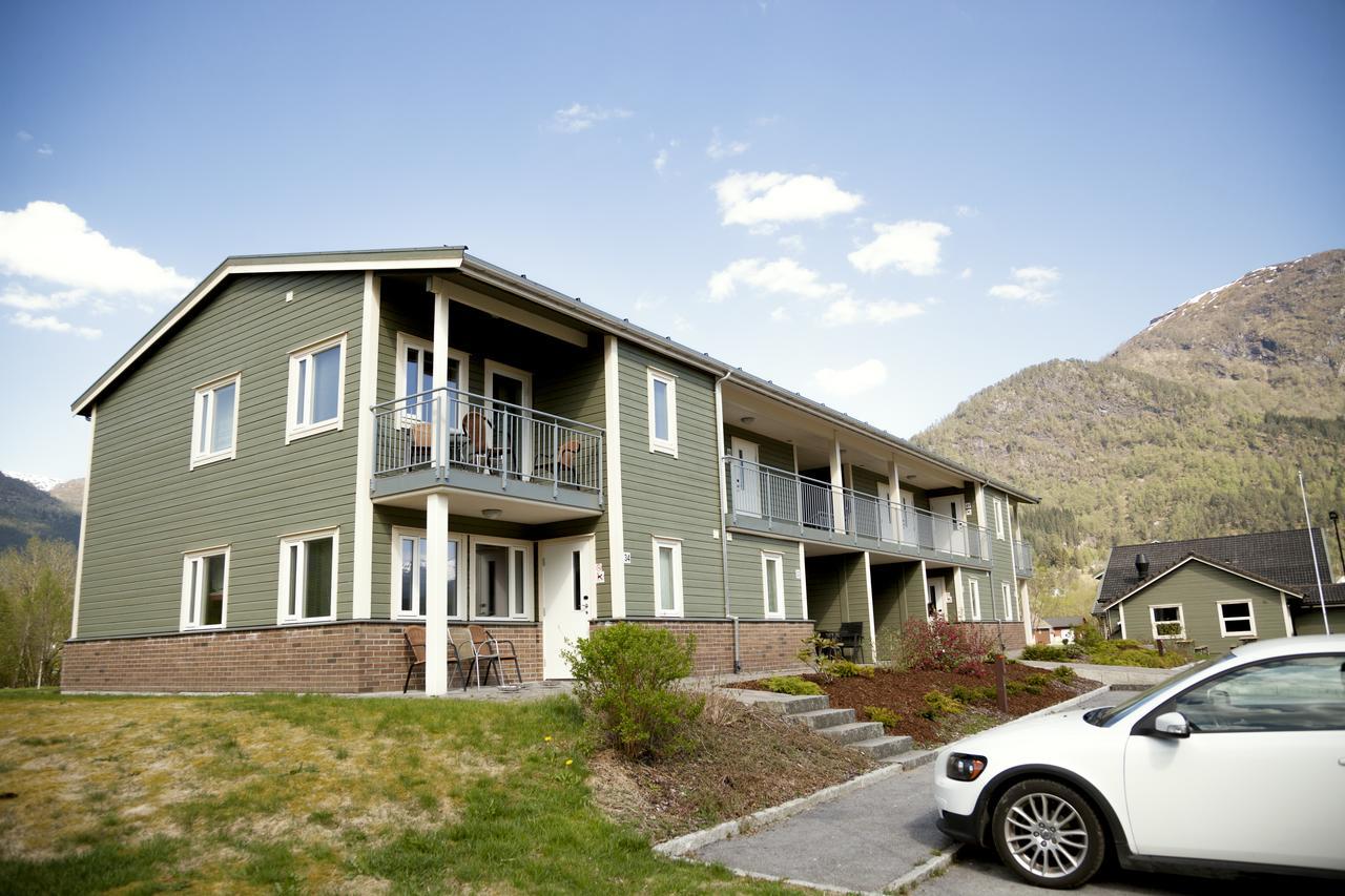 Apartment with Mountain View