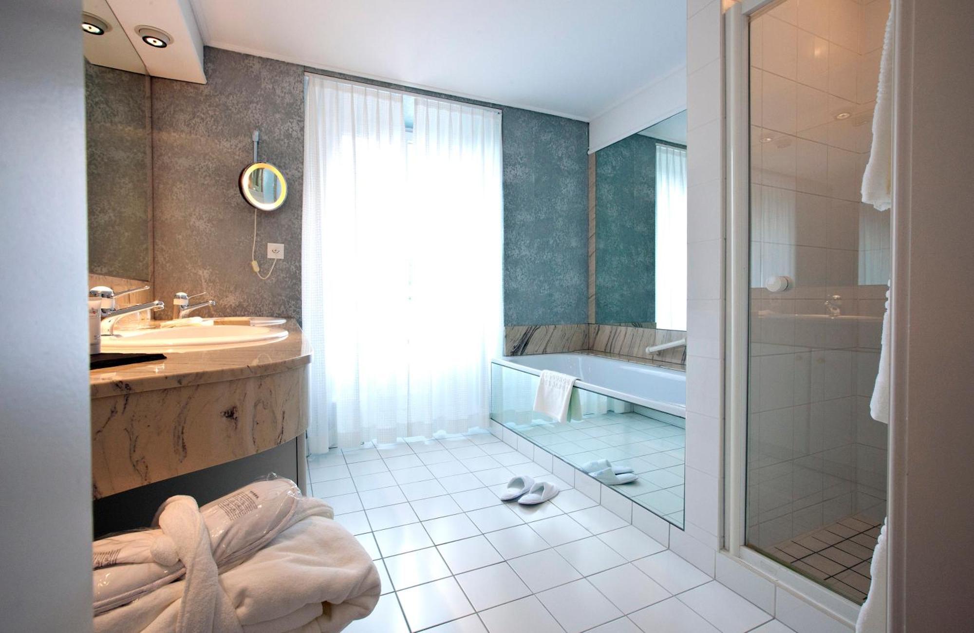 Junior Suite with Garden View