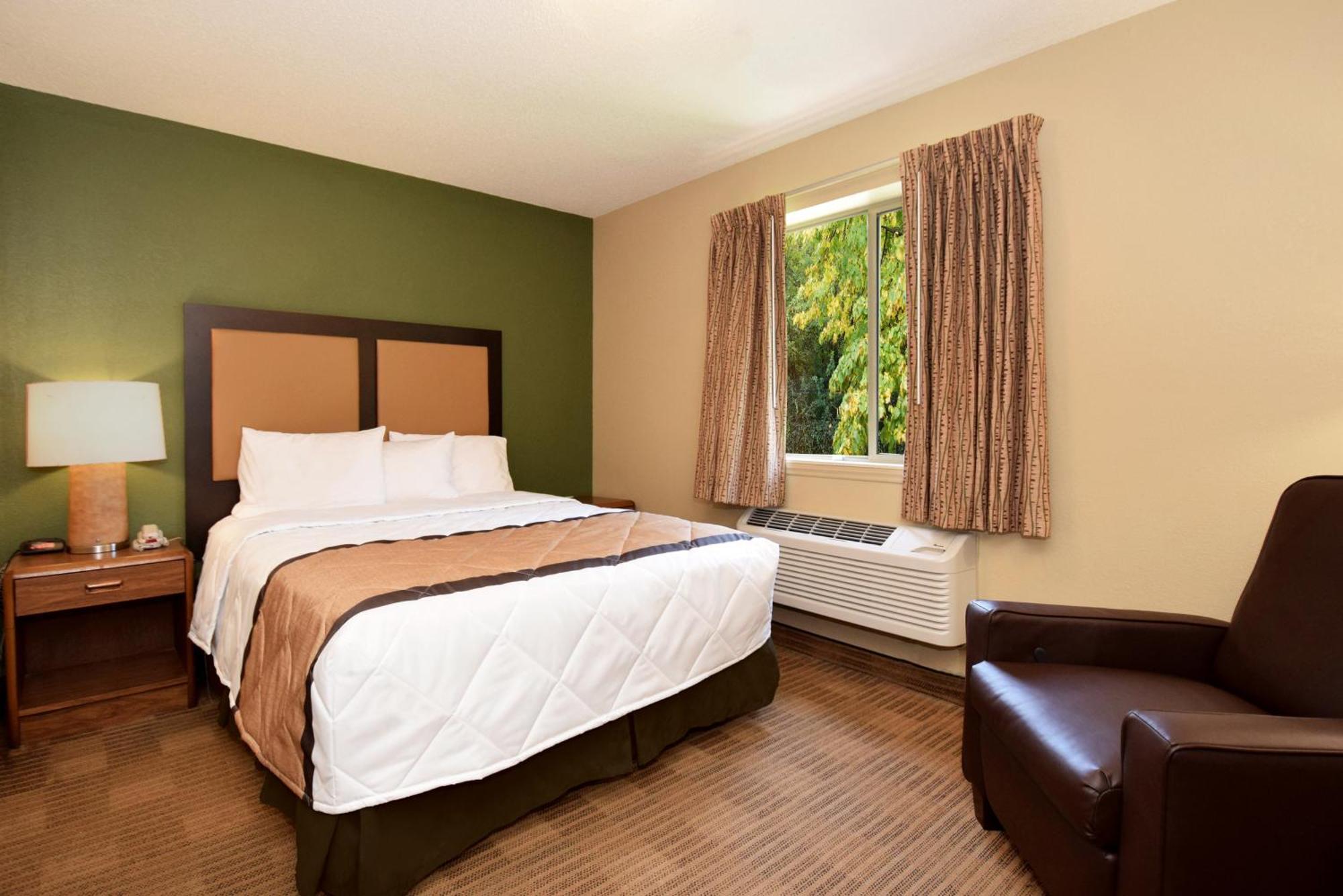 Quadruple Room with Sofa - Disability Access/Non Smoking