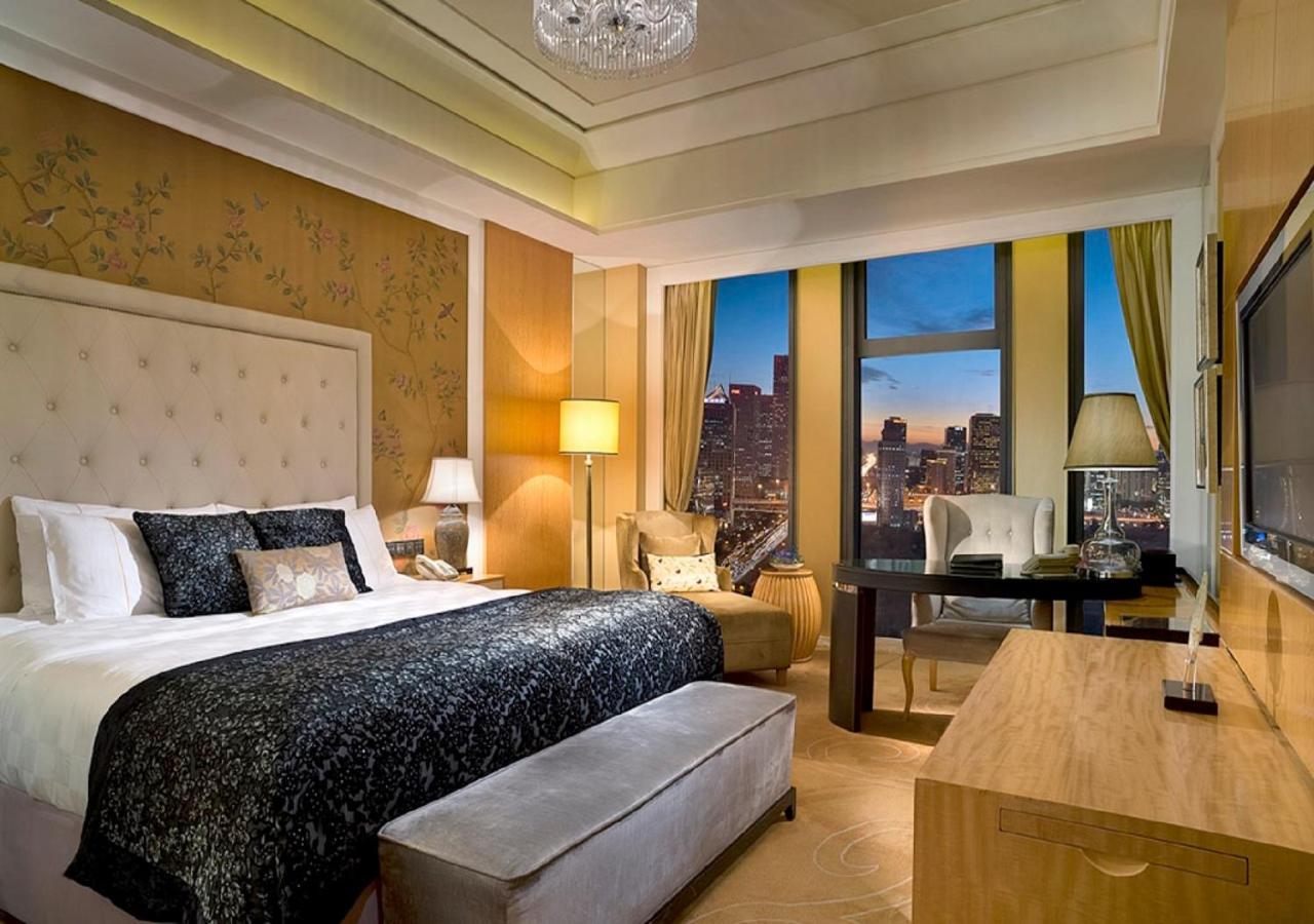 Executive Suite,929093611:JPEG