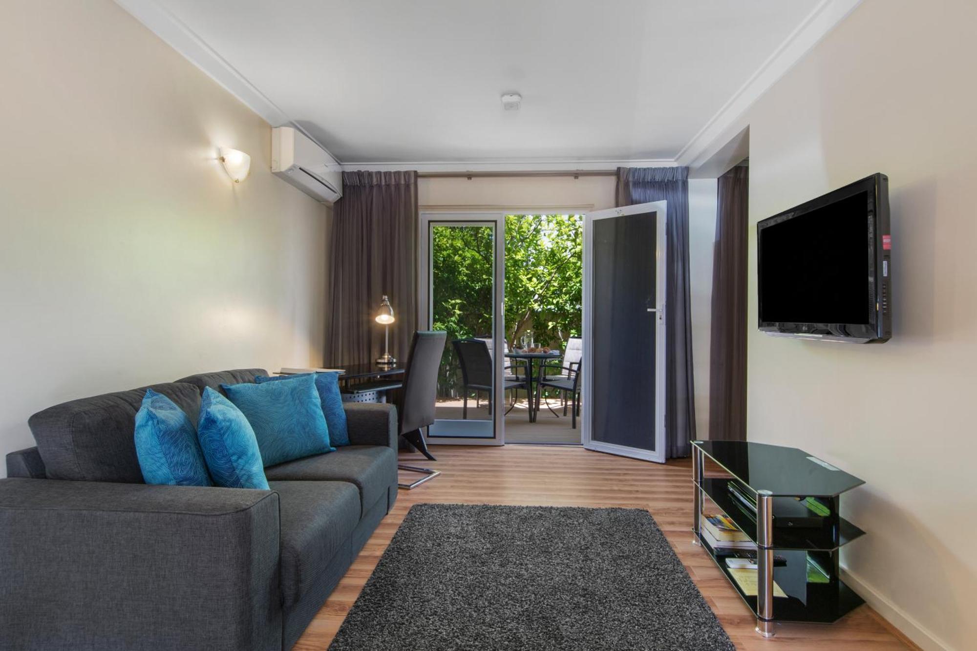 One-Bedroom Suite Courtyard