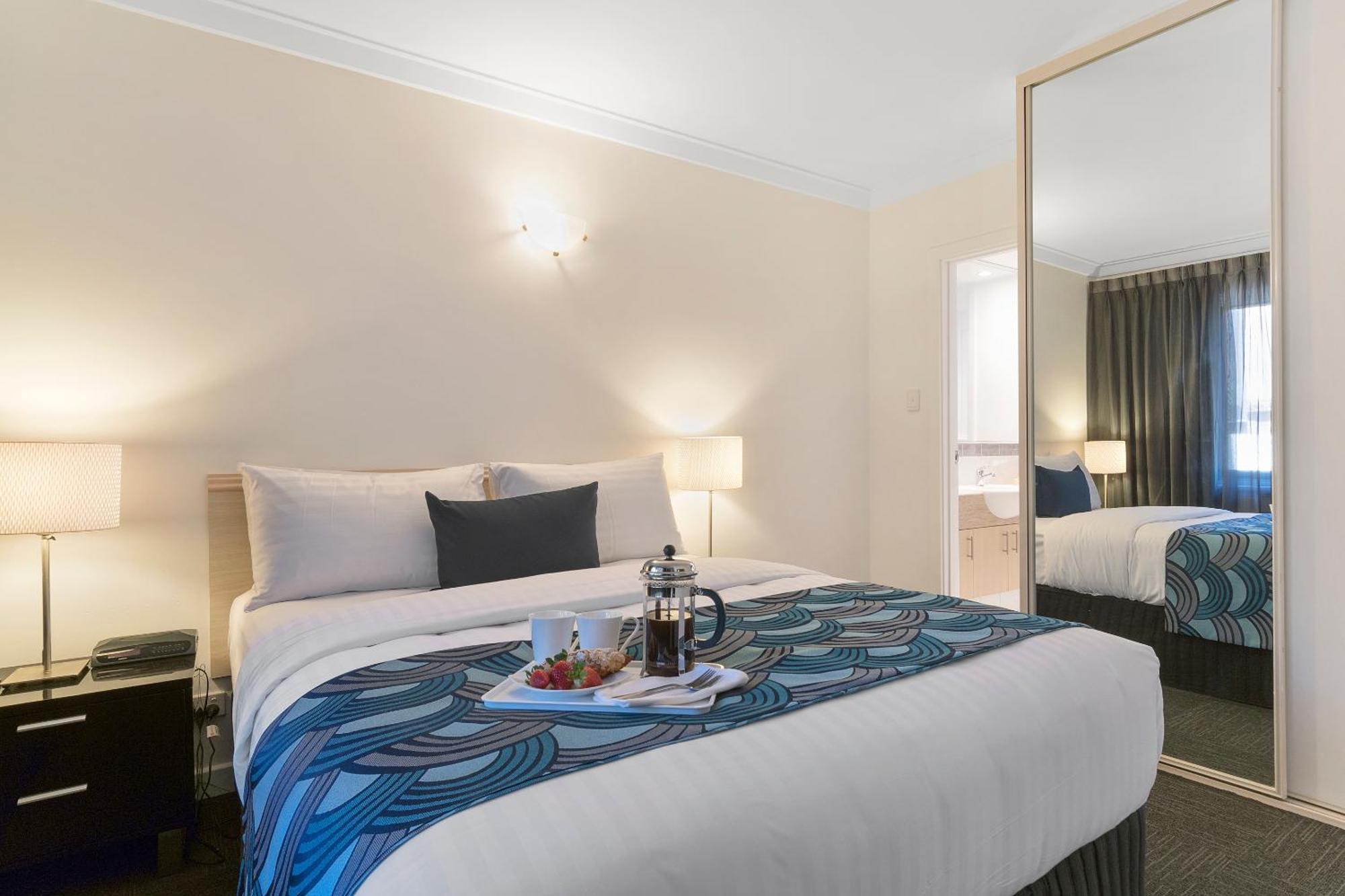 One-Bedroom Suite Courtyard