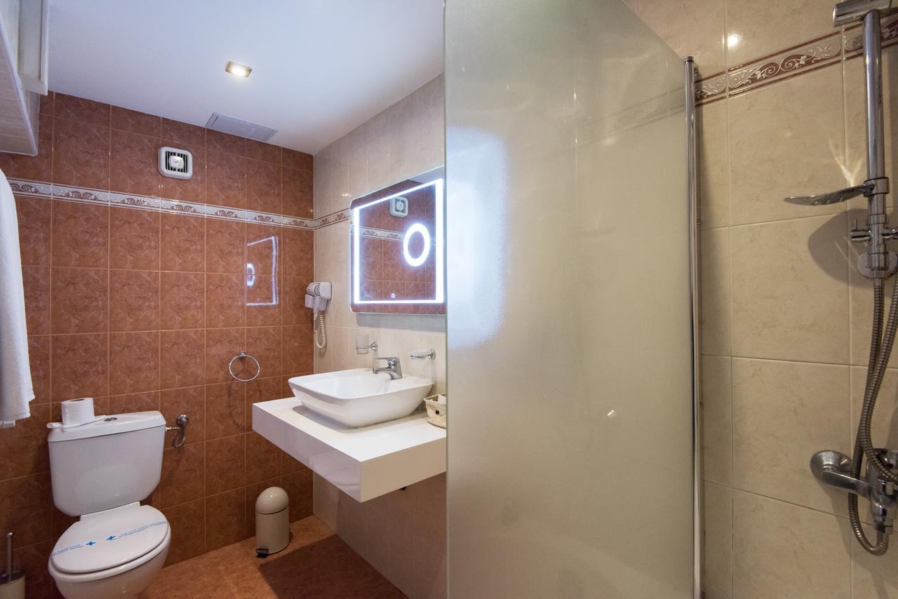 One-Bedroom Suite with Balcony