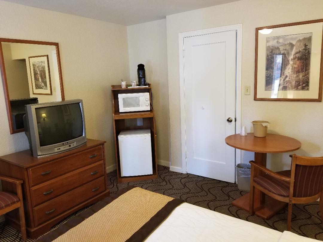 Standard Queen Room