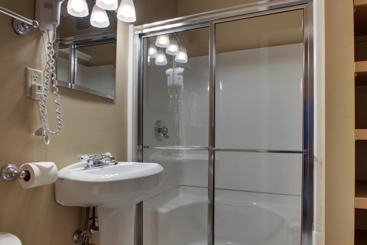 One-Bedroom Suite with Spa Bath