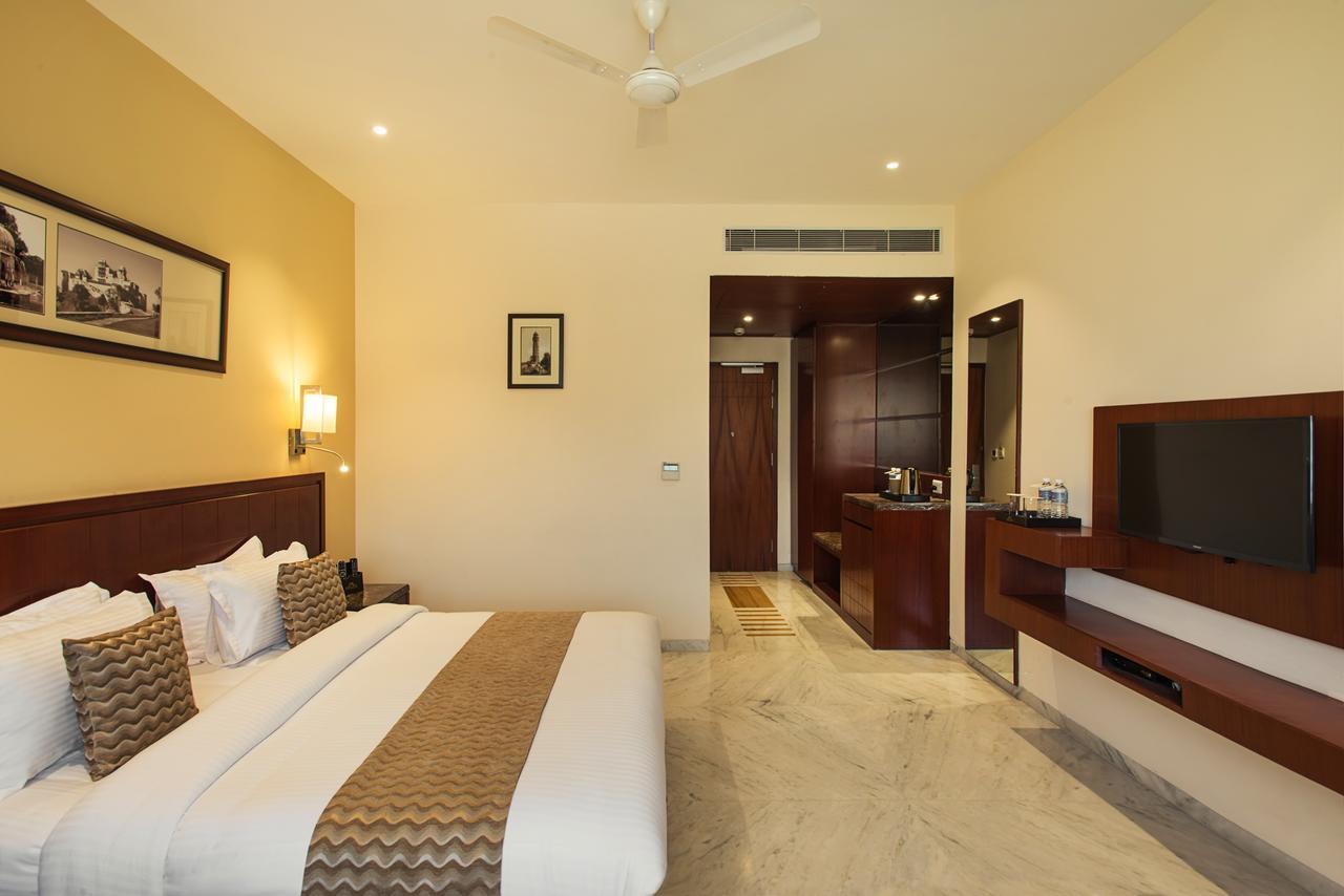Lotus Room King Bed