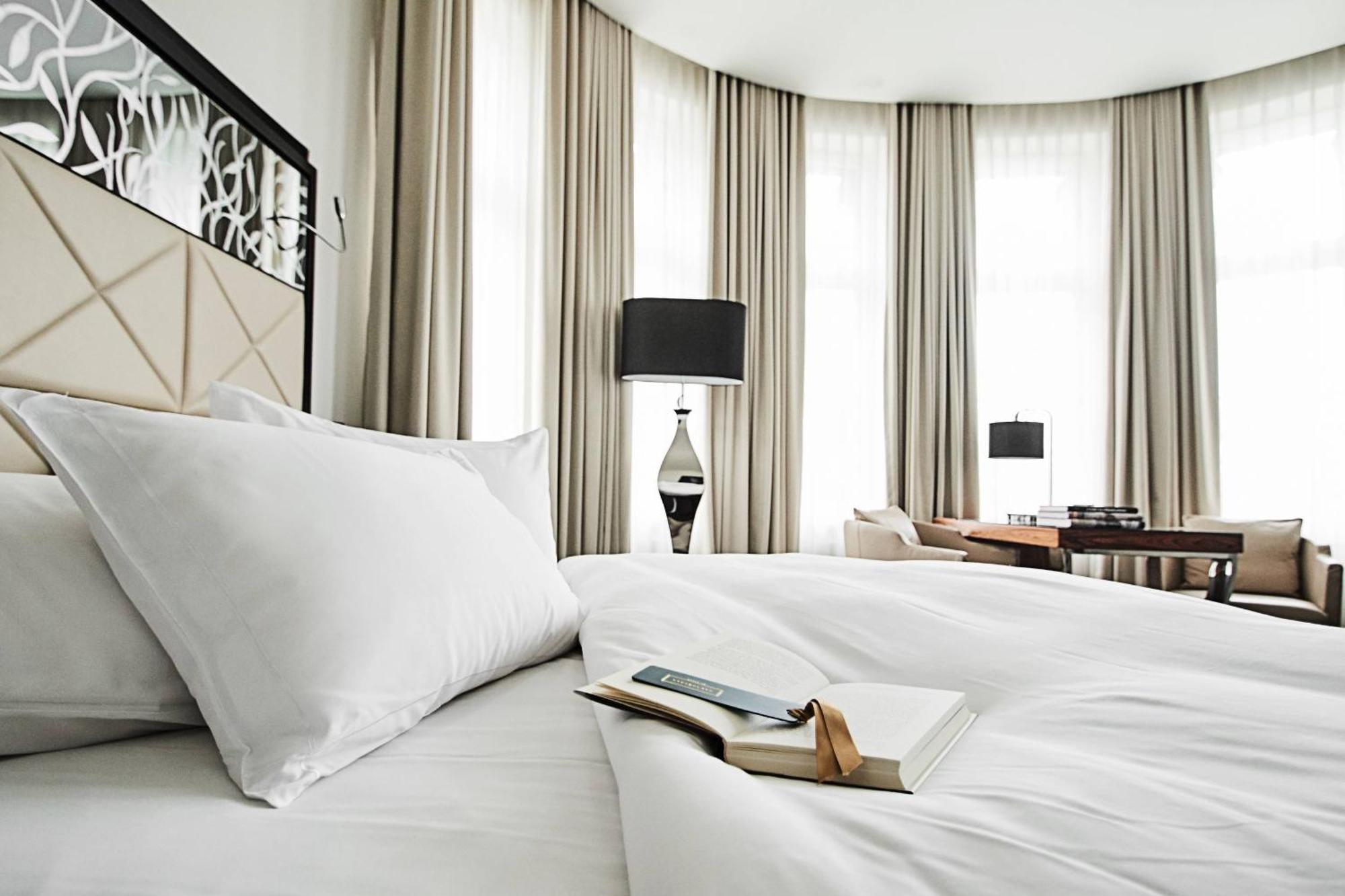 Junior Suite, 1 King,562393935:JPEG
