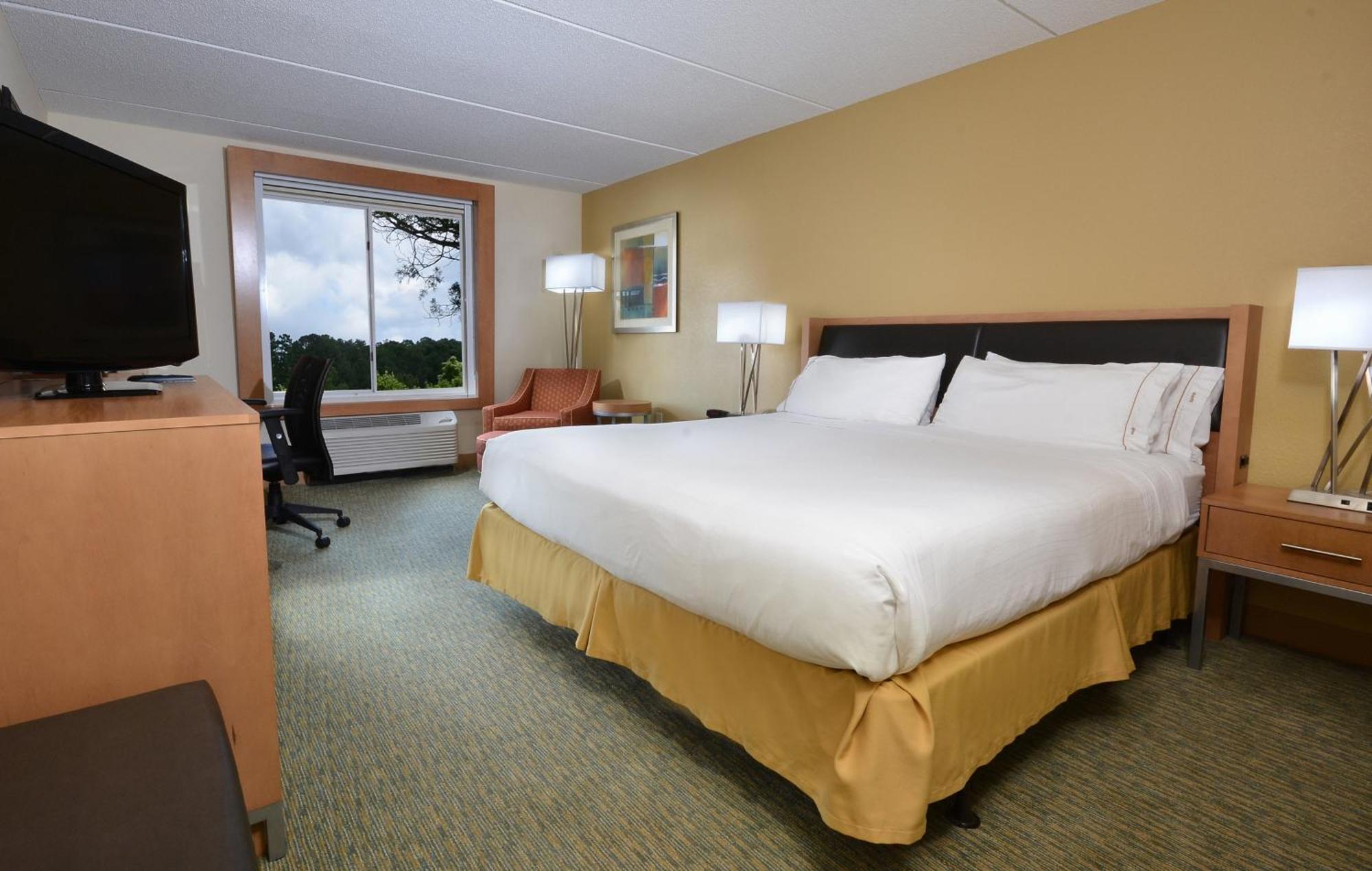 Standard King Room with Mobility Accessible Tub